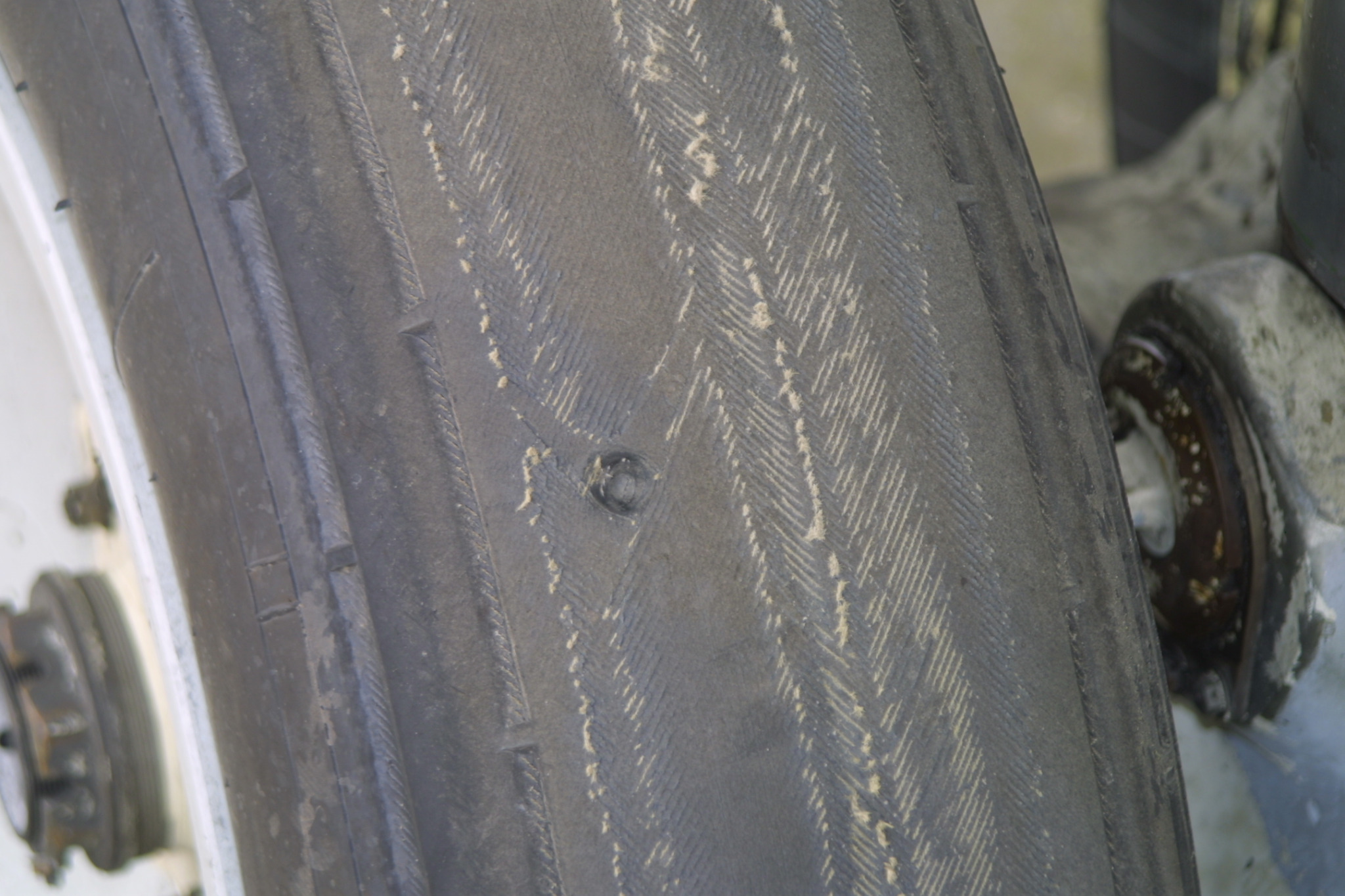 Worn tyre on Ural Airlines Tu-154B-2 RA-85459 showing exposed carcass material