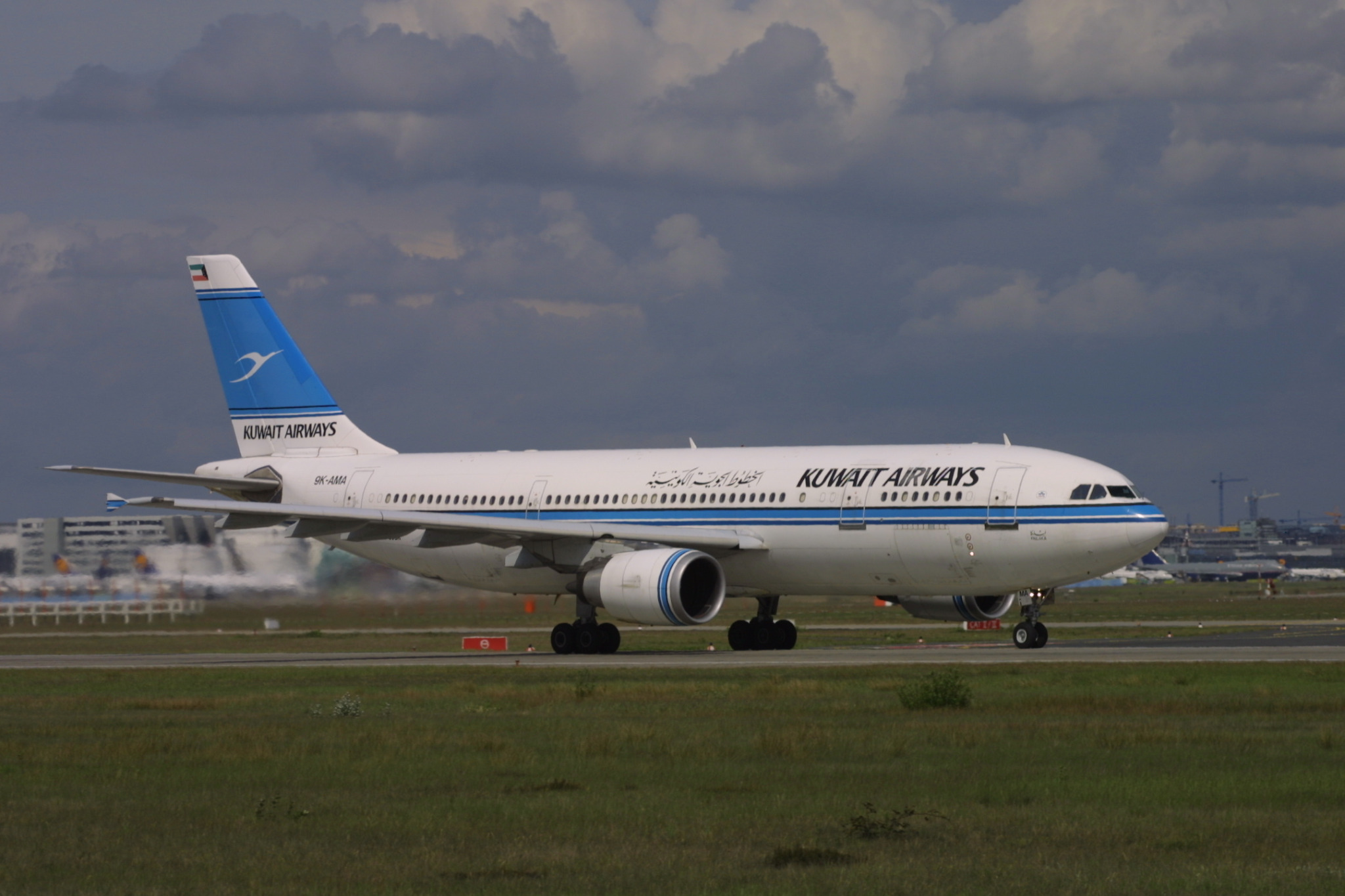 Kuwait Airways 9K-AMA at Frankfurt runway 18 West on 18 May 2003