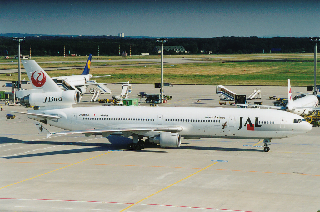 Japan Airlines MD-11 JA8583 at Frankfurt on 9 September 2001