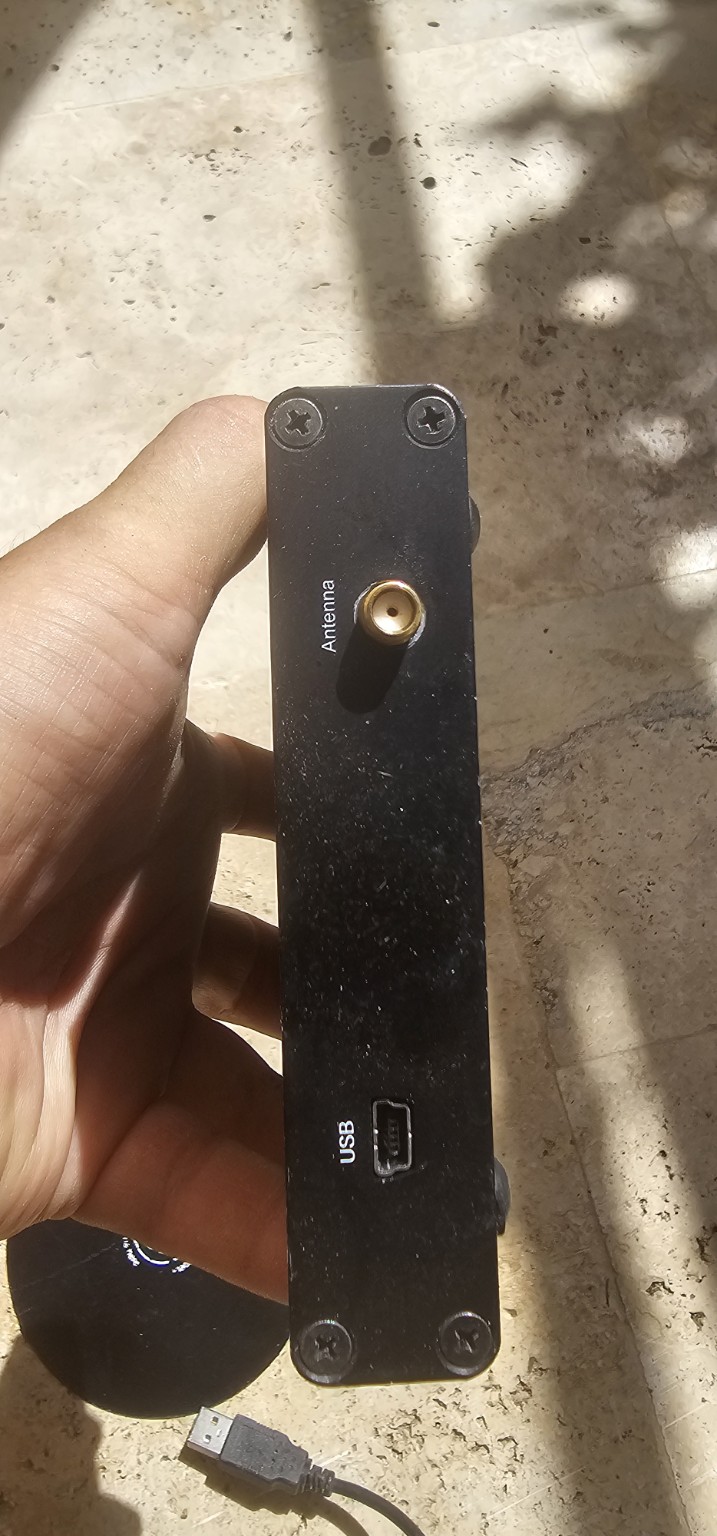 Antenna and USB connectors on AirNav RadarBox